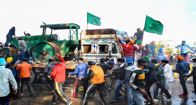 Kisan Andolan 2020: दिल्ली बॉर्डर पर किसानों का धरना जारी, राजधानी में जाने  से किया इंकार - Prime News